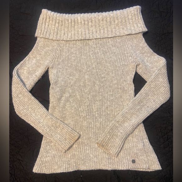 Off-The Shoulder Sweater - Picture 2 of 3